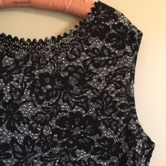 Pretty black lace sleeveless top, size XL - Picture 11 of 16